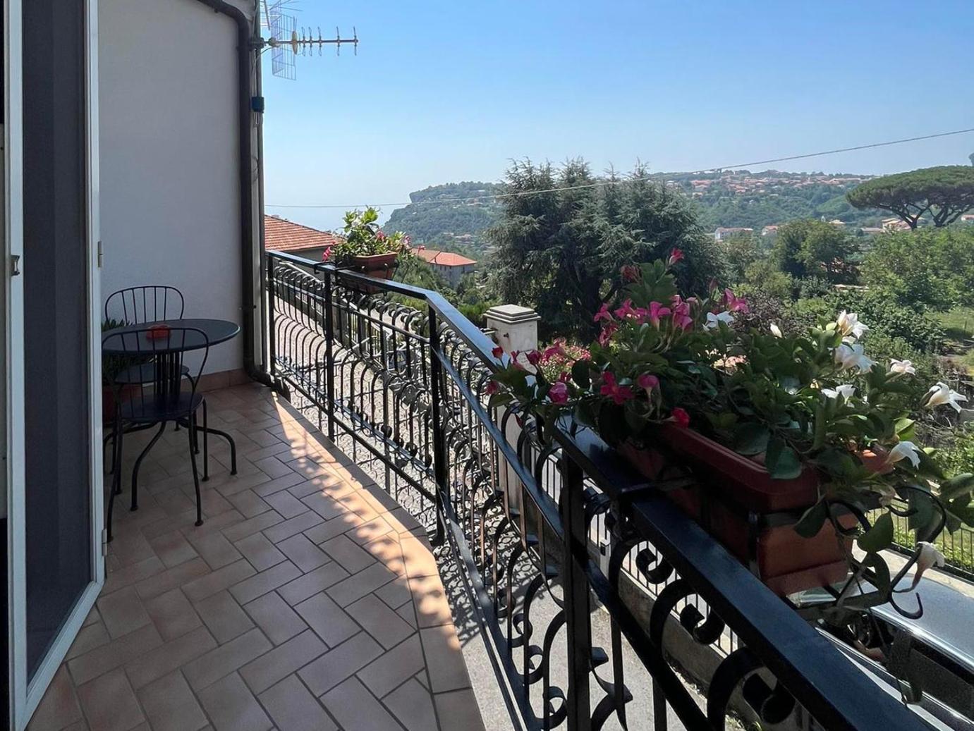 Il Borgo Bed & Breakfast Аджерола Екстериор снимка