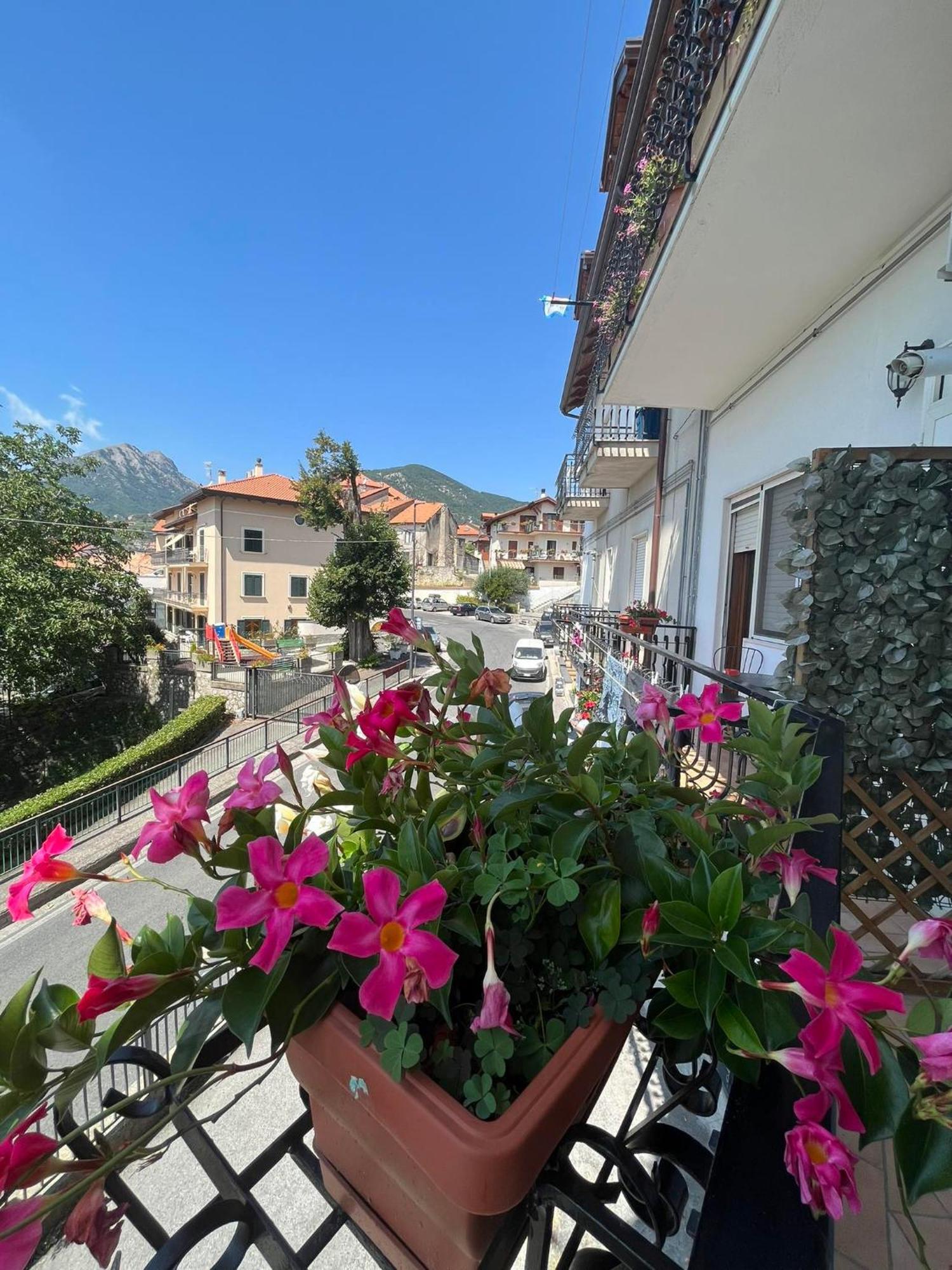 Il Borgo Bed & Breakfast Аджерола Екстериор снимка