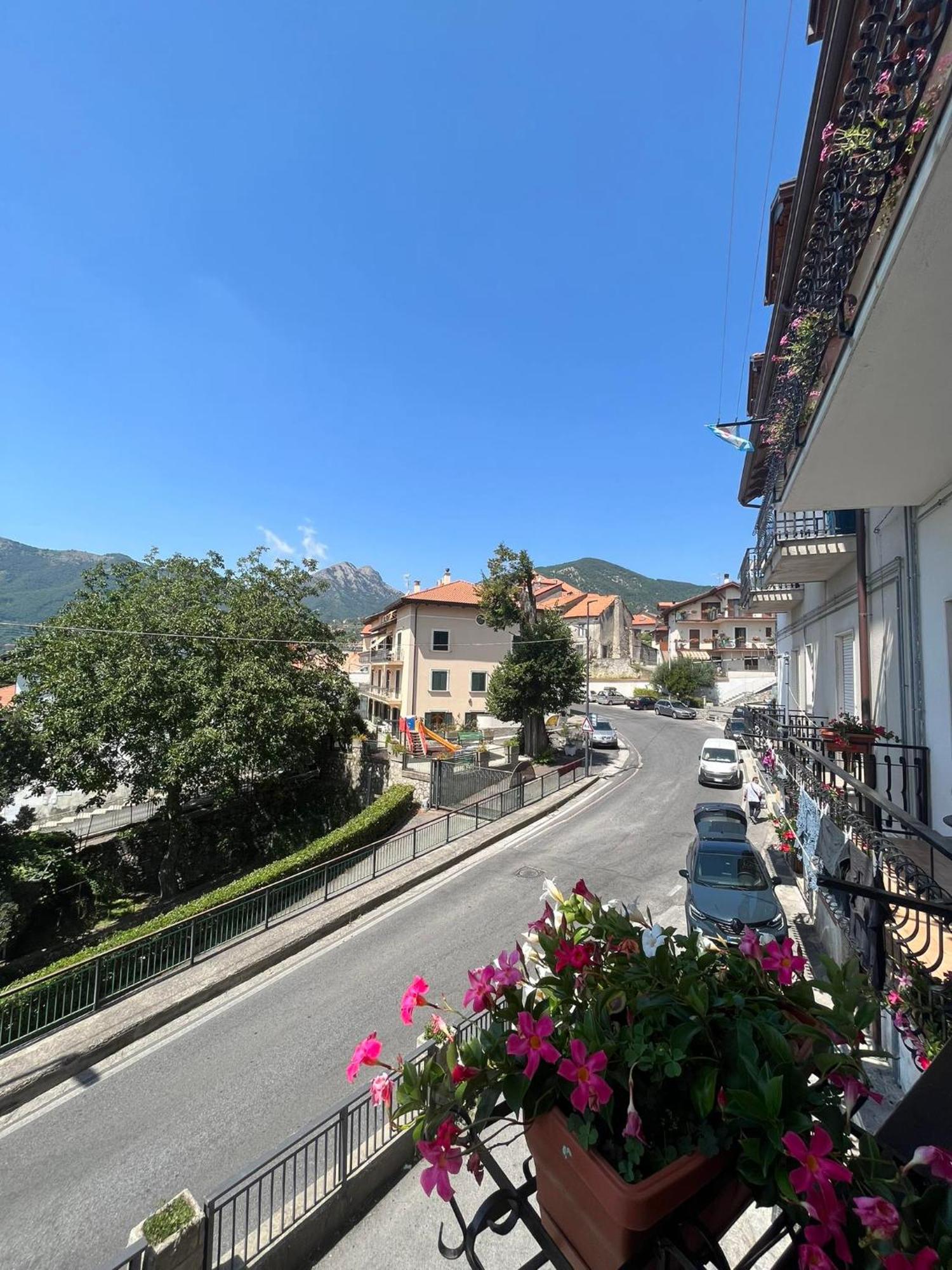 Il Borgo Bed & Breakfast Аджерола Екстериор снимка