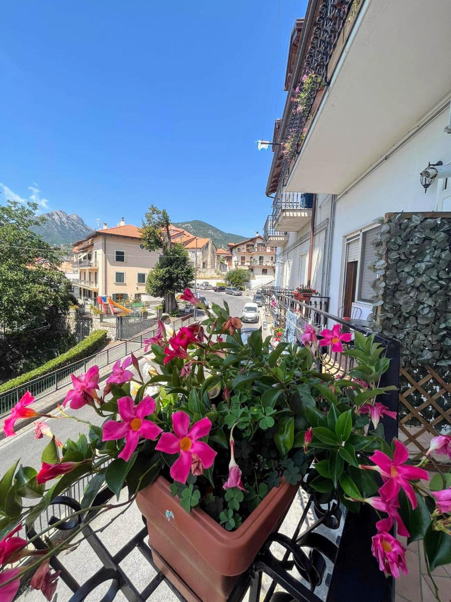 Il Borgo Bed & Breakfast Аджерола Екстериор снимка