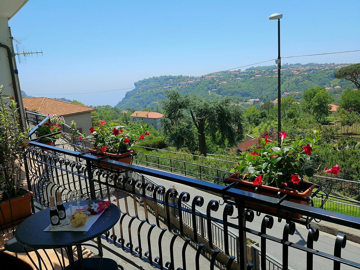 Il Borgo Bed & Breakfast Аджерола Екстериор снимка