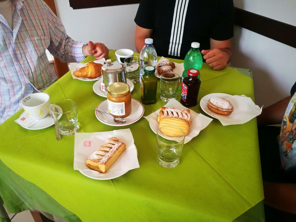 Il Borgo Bed & Breakfast Аджерола Екстериор снимка